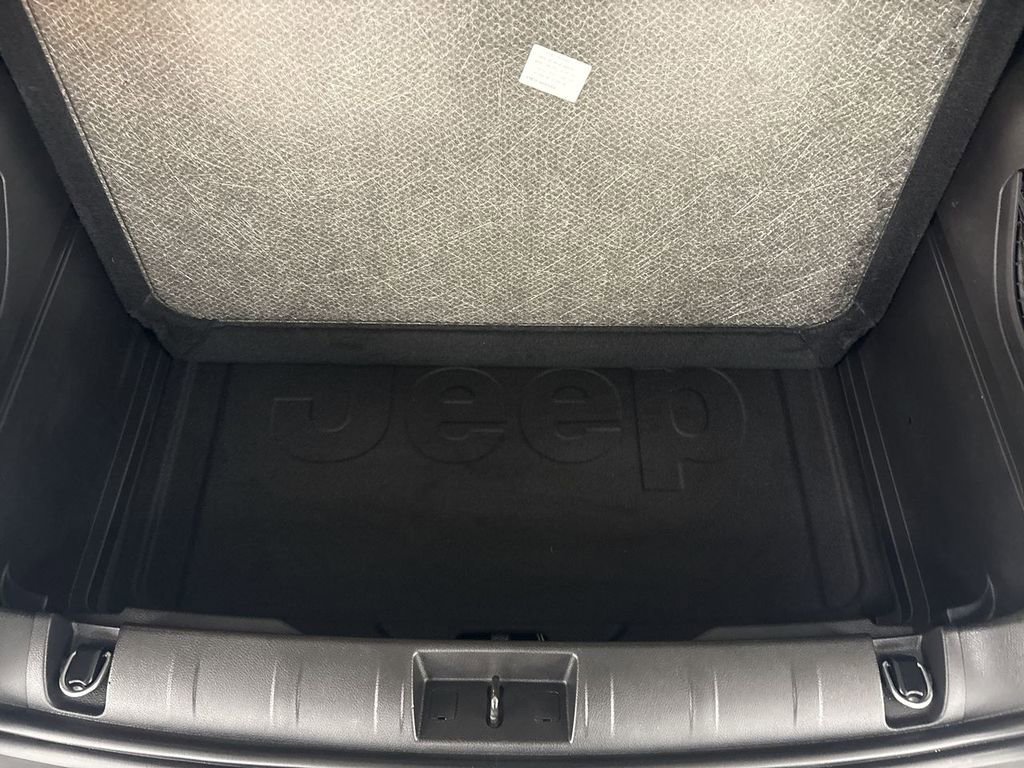 Used 2019 Jeep Renegade Latitude w/ Cold Weather Group image 23