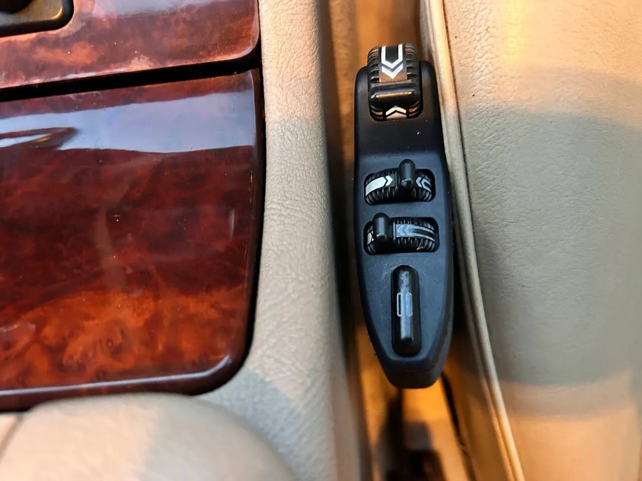 Used 1999 Mercedes-Benz E 320 4MATIC Wagon image 25