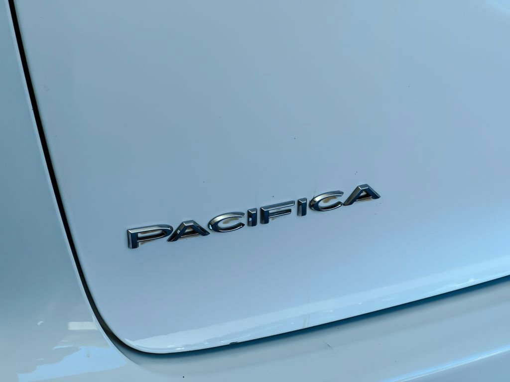 Used 2022 Chrysler Pacifica Touring-L FWD image 26