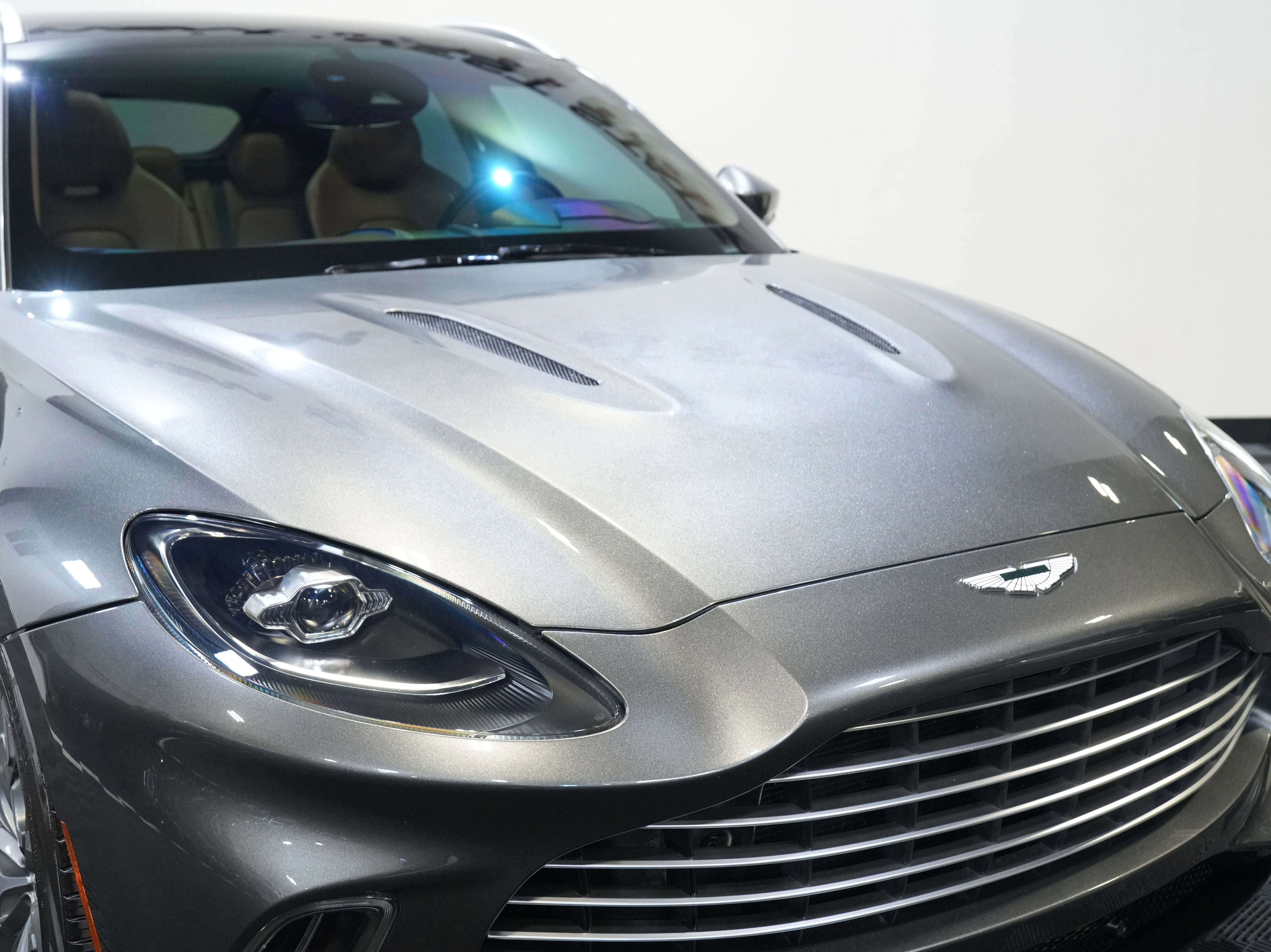 Used 2021 Aston Martin DBX AWD/4WD image 12