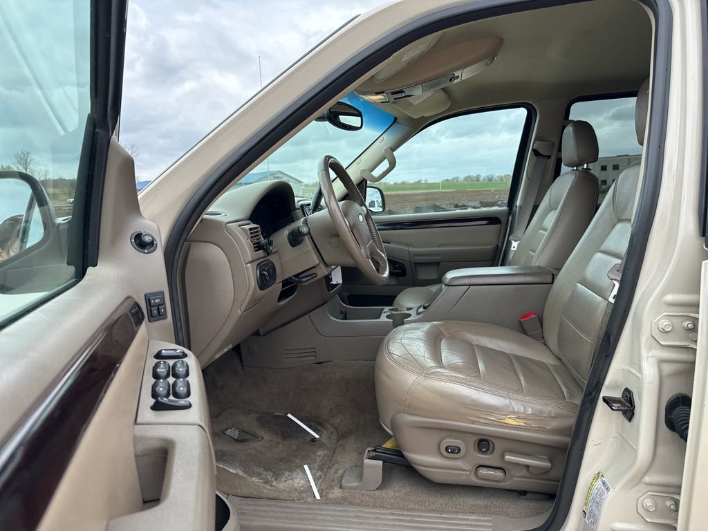 Used 2005 Ford Explorer Limited AWD/4WD image 6