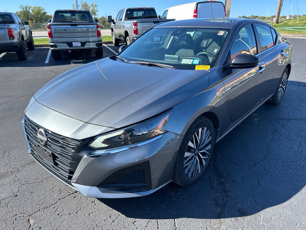 Used 2024 Nissan Altima 2.5 SV FWD image 9