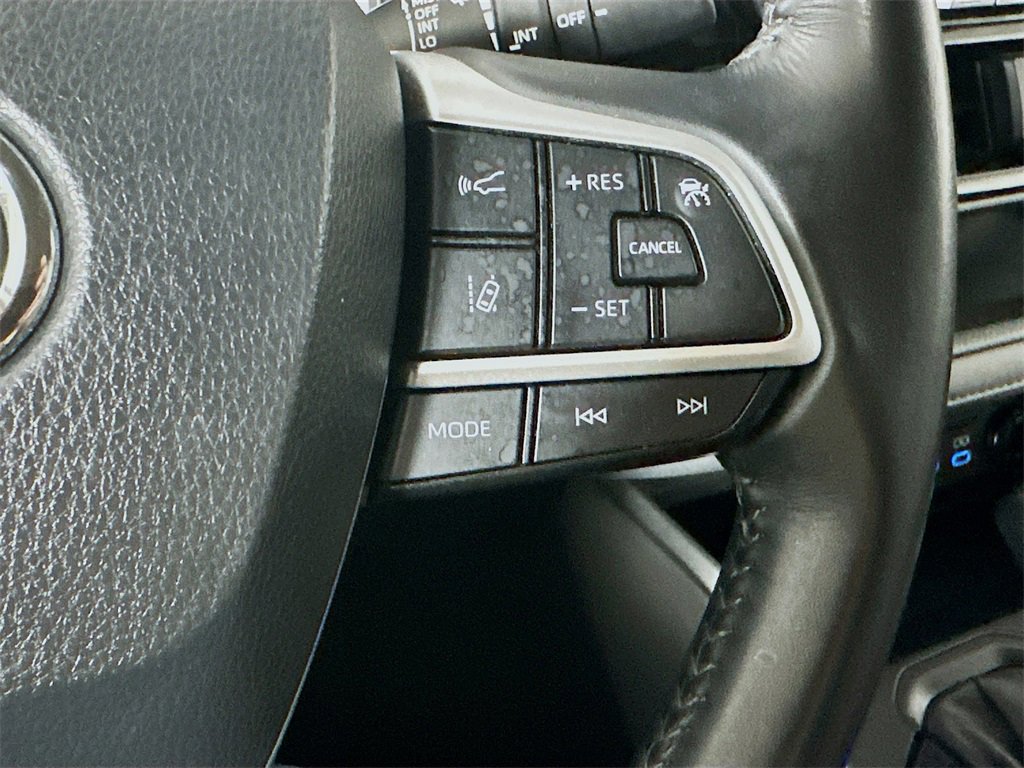 Used 2022 Toyota Highlander LE image 26