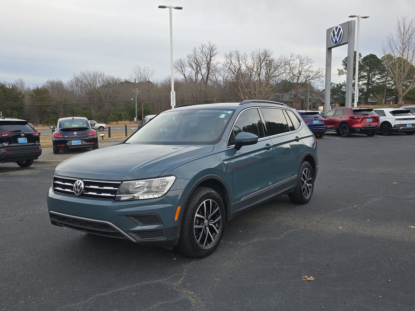 Used 2021 Volkswagen Tiguan SE image 3