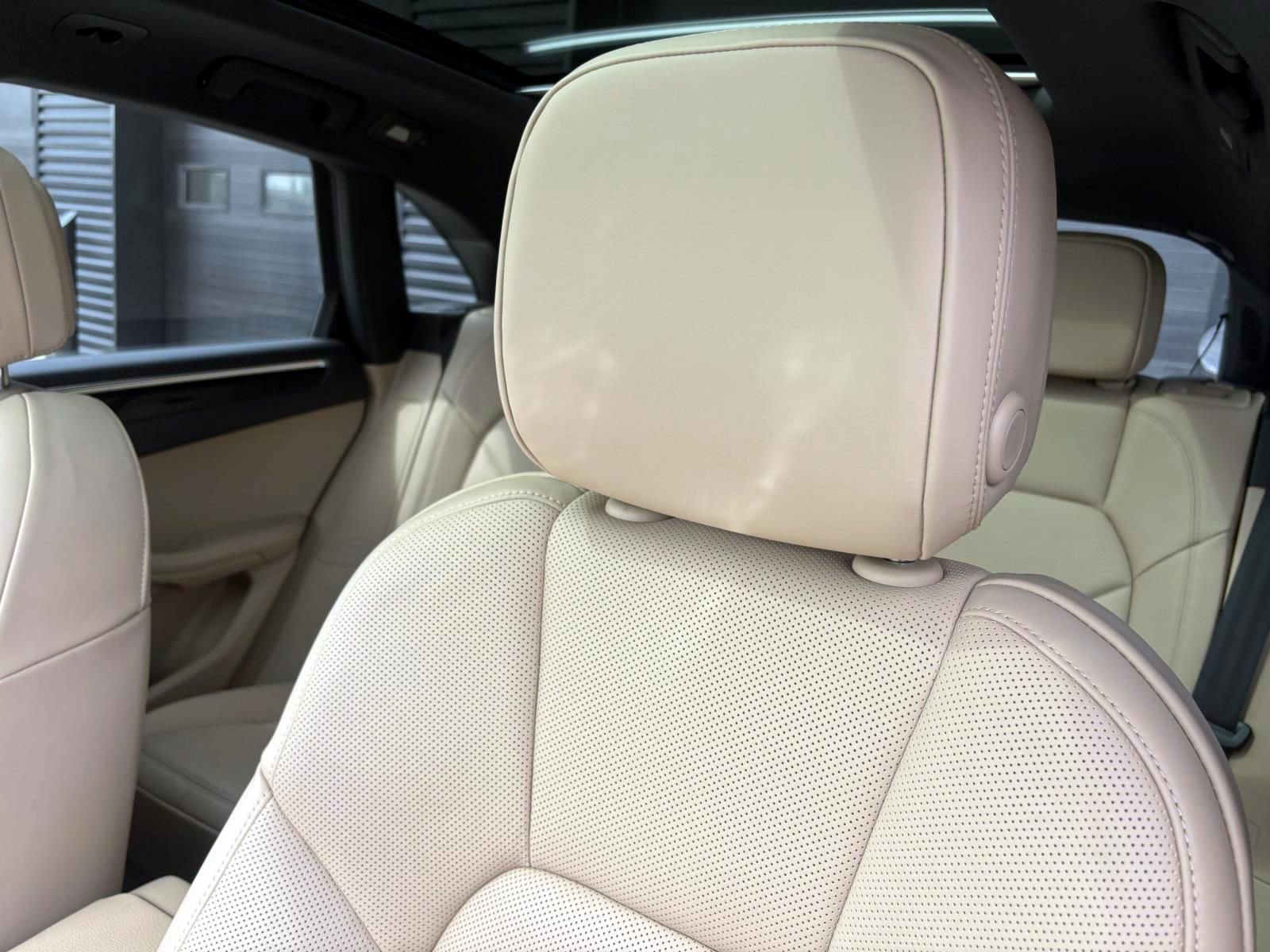 Used 2025 Porsche Macan image 21