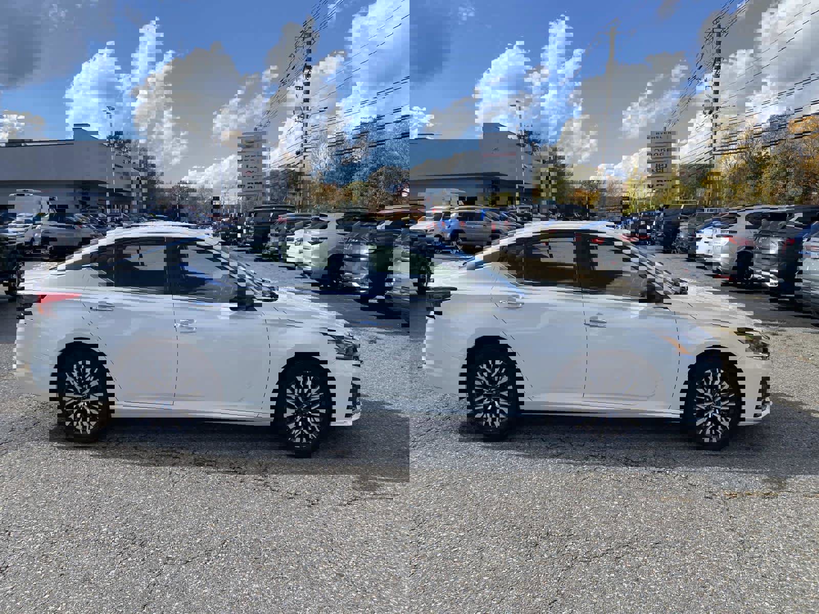 Used 2024 Nissan Altima 2.5 SV image 2