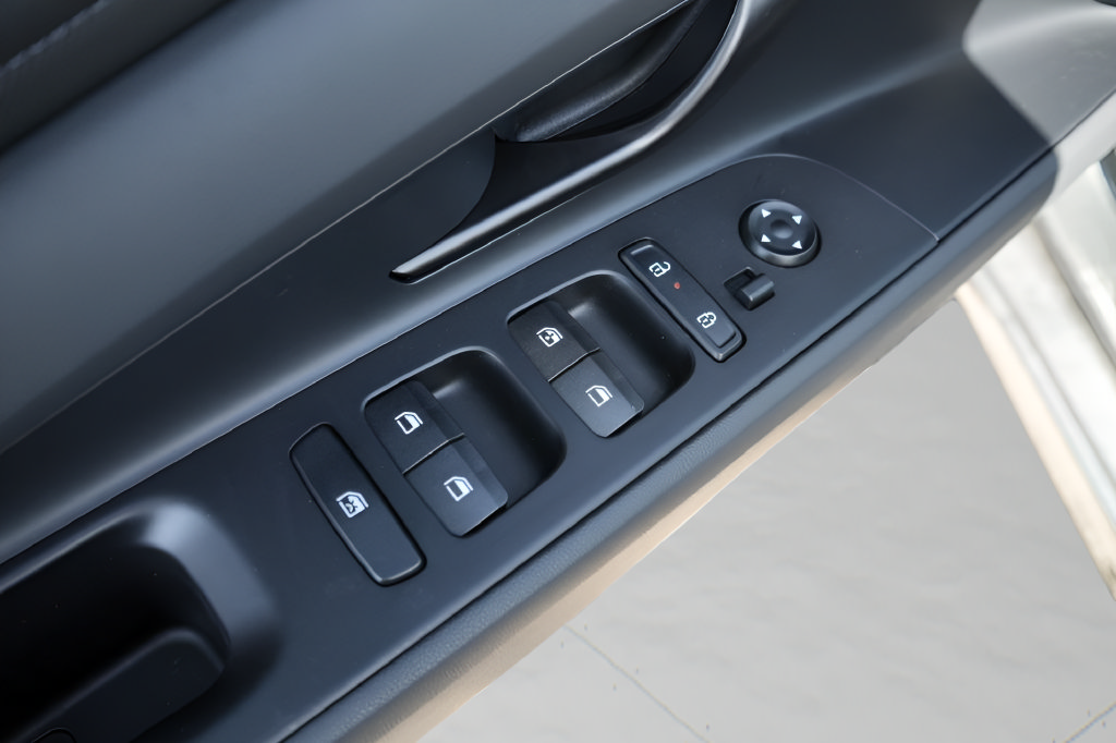 New 2026 Hyundai Elantra SEL Sport FWD image 19