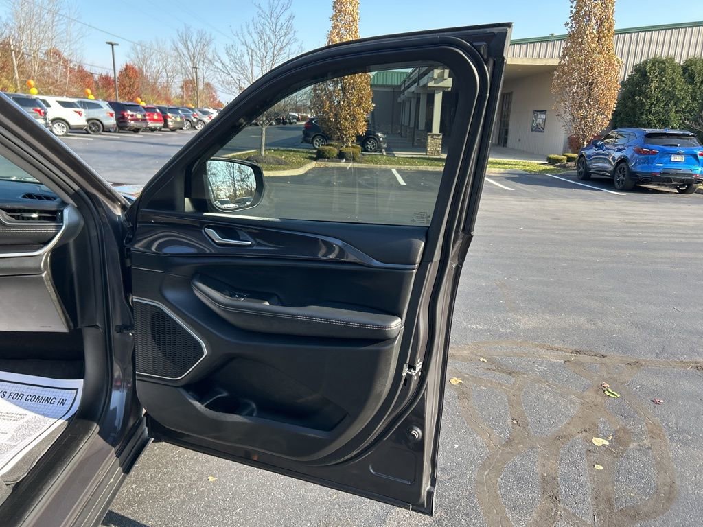 Used 2022 Jeep Grand Cherokee L Laredo w/ Luxury Tech Group I image 48