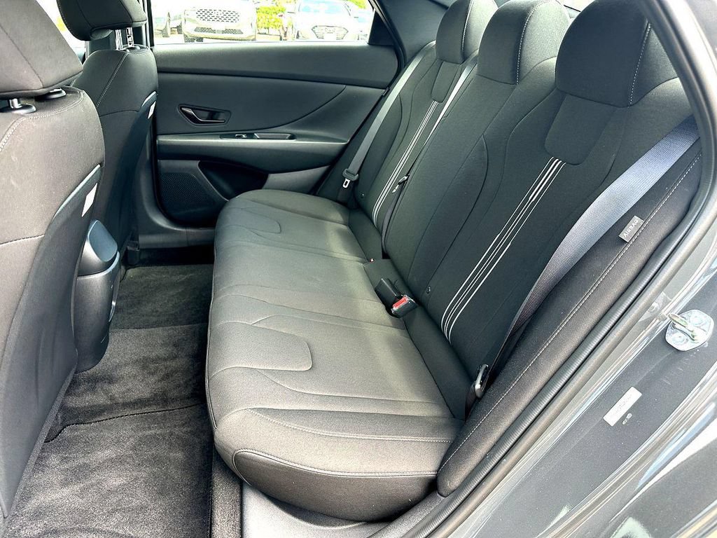 Used 2025 Hyundai Elantra Sport FWD image 21
