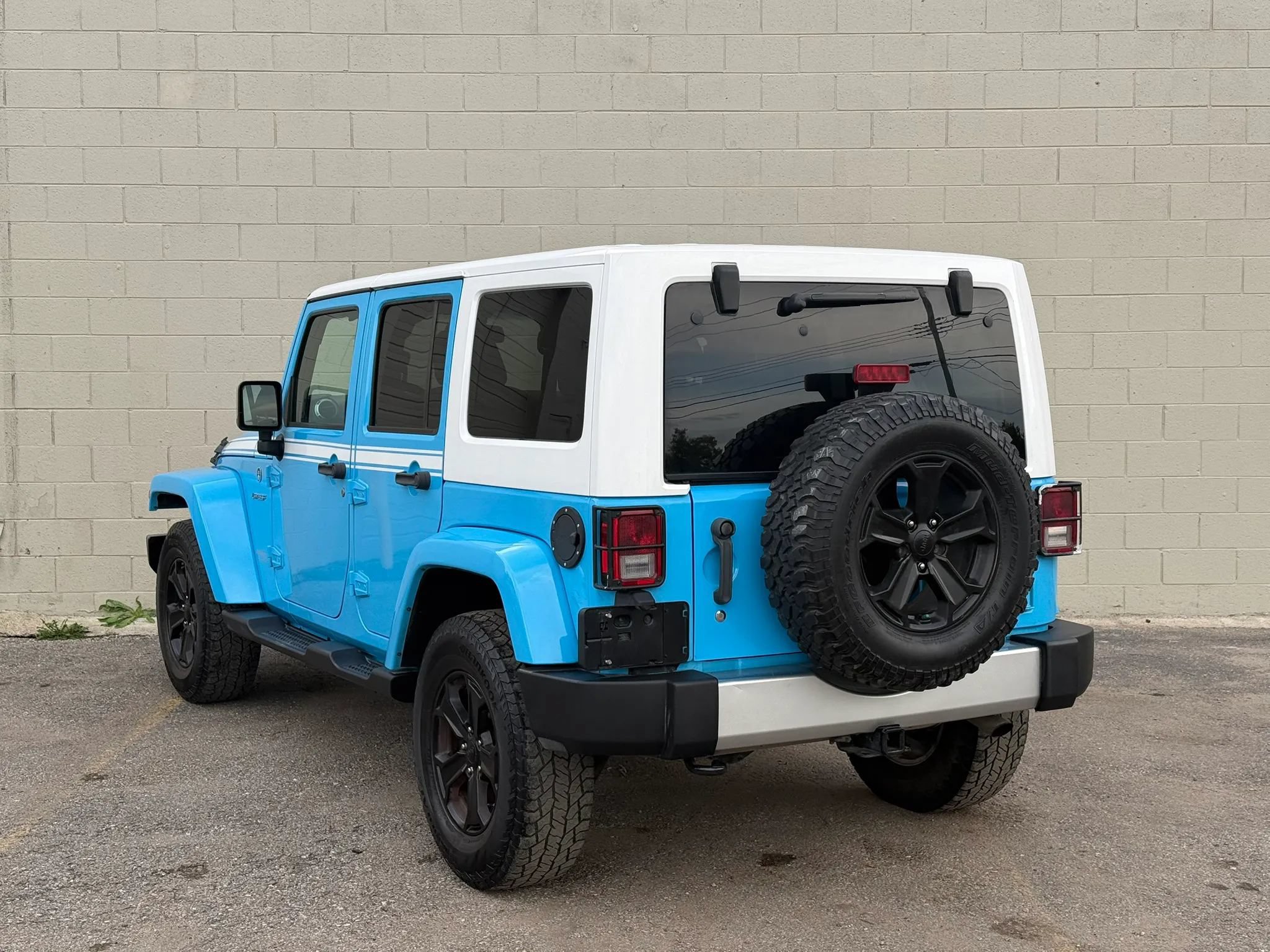 Used 2017 Jeep Wrangler Unlimited Sahara w/ Quick Order Package 23E Chief AWD/4WD image 5
