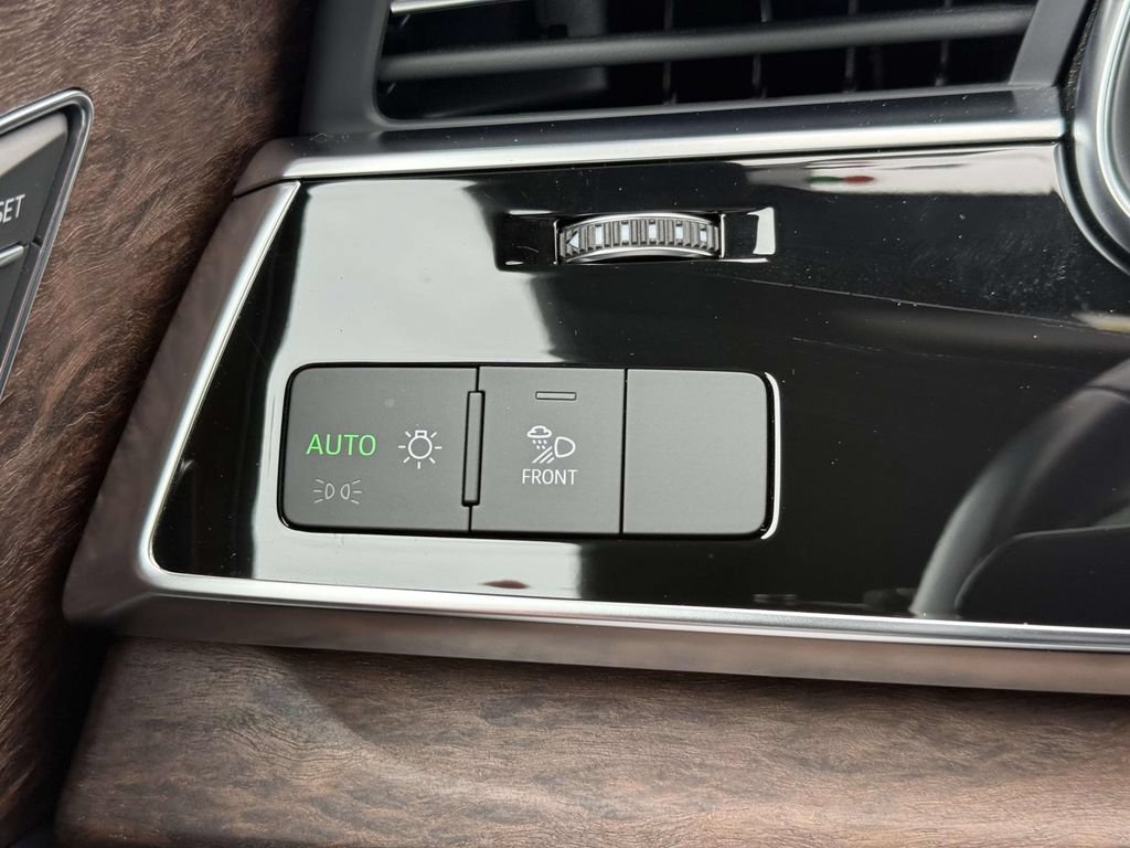 Used 2022 Audi Q8 Premium Plus w/ Premium Plus Package AWD/4WD image 23
