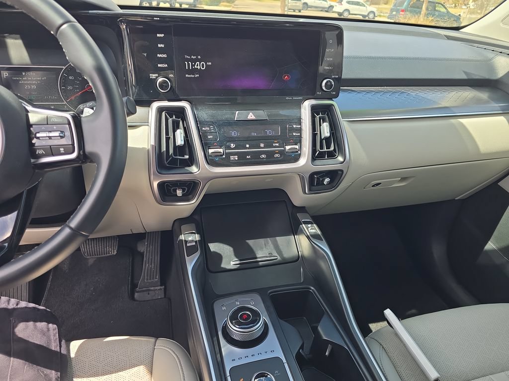 Used 2023 Kia Sorento EX AWD/4WD image 18
