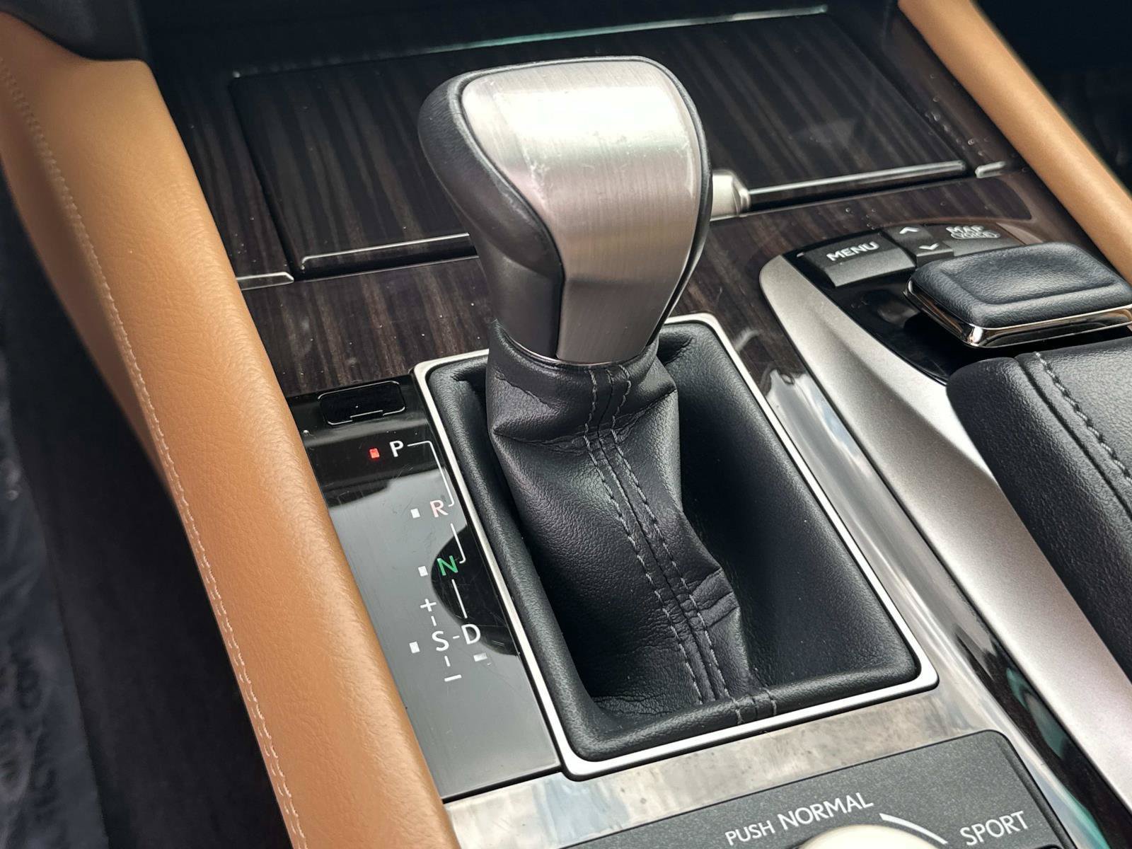 Used 2015 Lexus LS 460 AWD w/ Comfort Package image 16