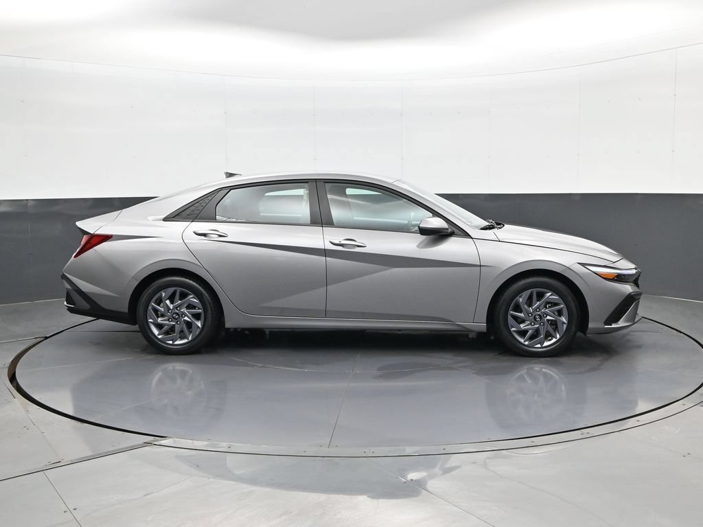 Certified 2024 Hyundai Elantra SEL FWD image 5