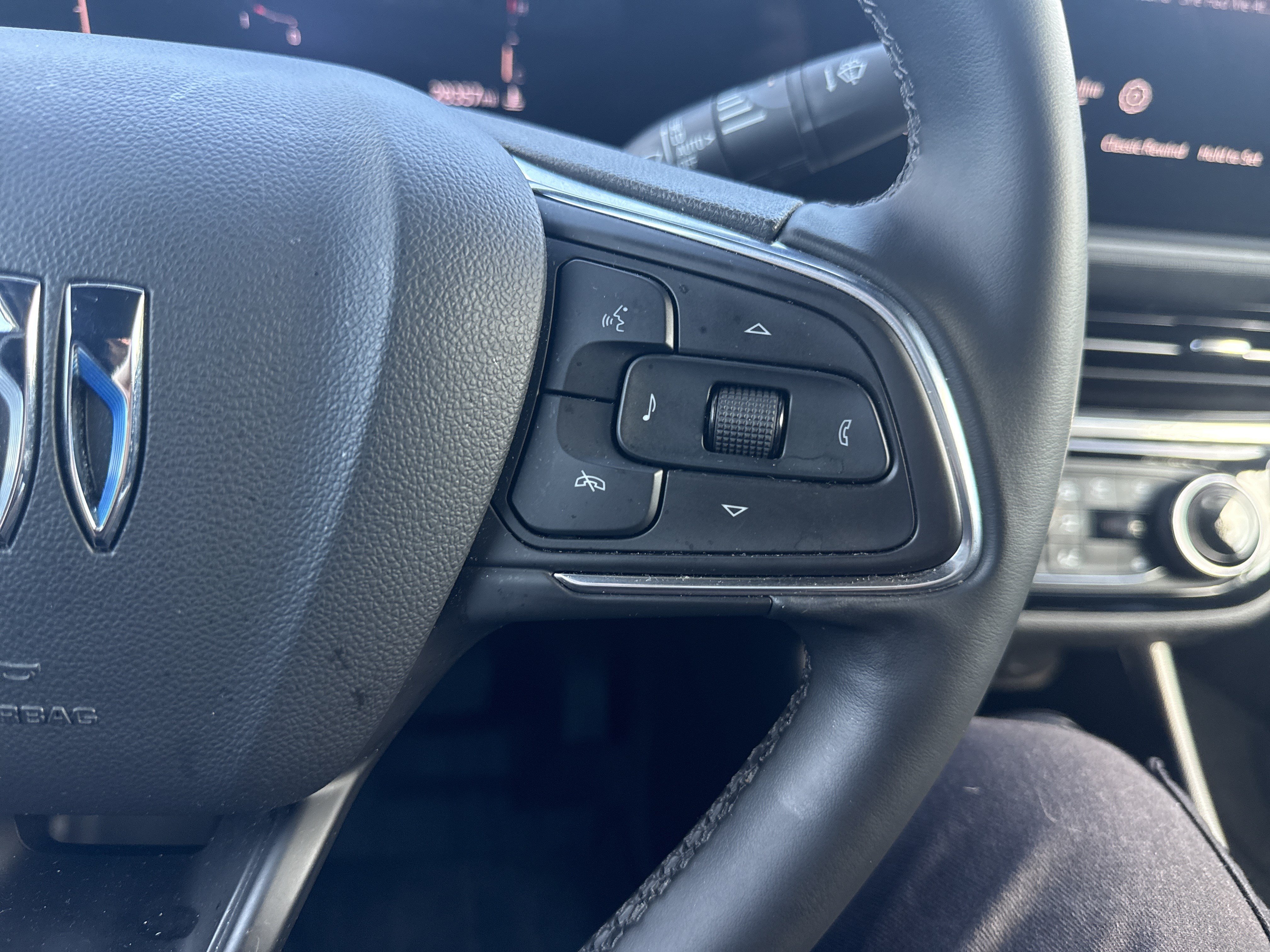 Used 2025 Buick Envista Sport Touring w/ Convenience I Package FWD image 20