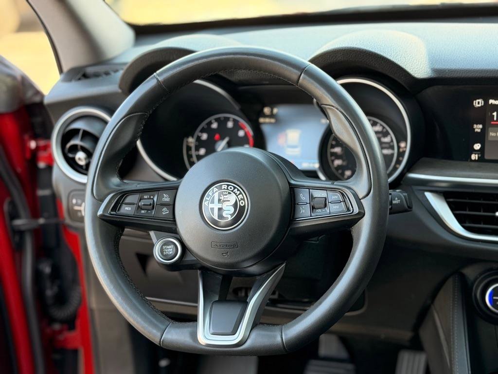 Used 2021 Alfa Romeo Stelvio Ti AWD/4WD image 14