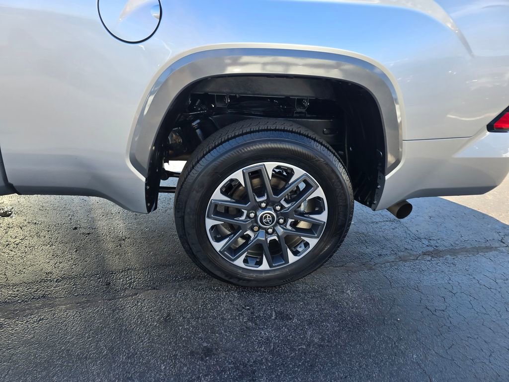 Used 2024 Toyota Tundra Limited AWD/4WD image 4