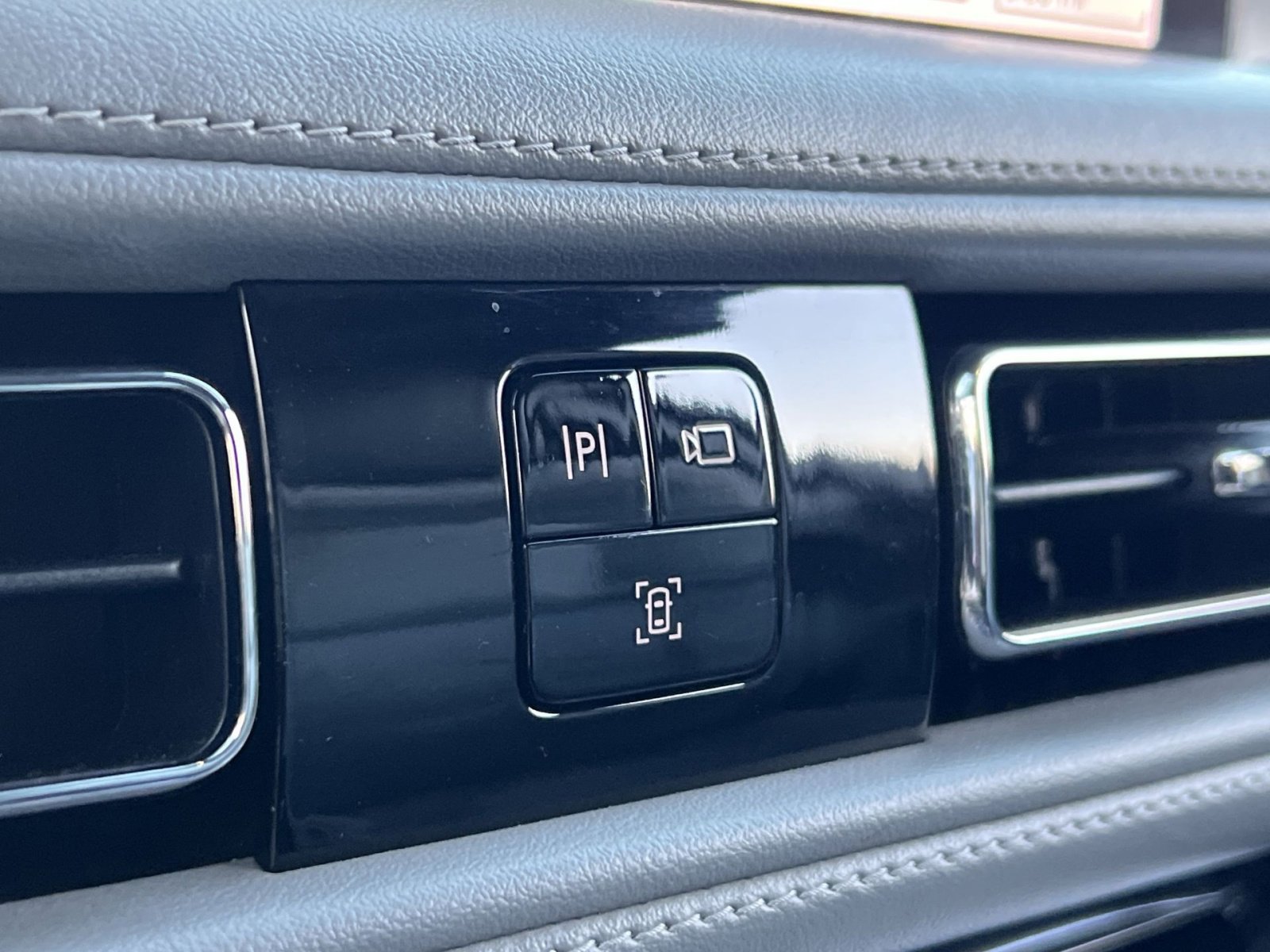 Used 2020 Lincoln Aviator Reserve w/ Equipment Group 202A image 32