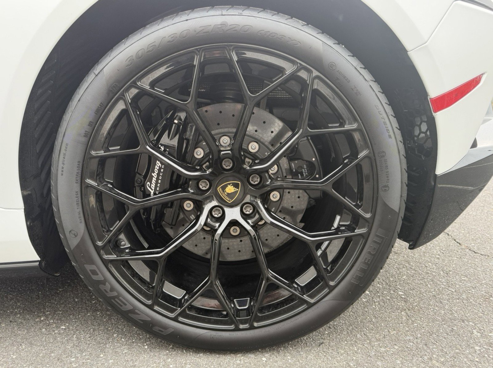 Used 2024 Lamborghini Huracan EVO image 13