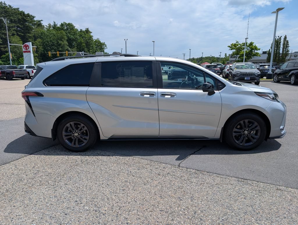 Used 2025 Toyota Sienna XSE w/ XSE Plus Package AWD/4WD image 7