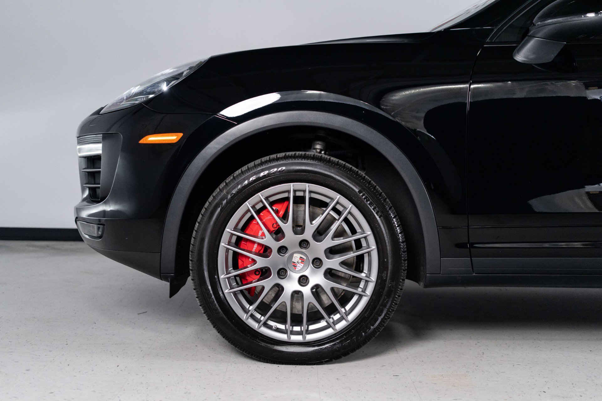 Used 2016 Porsche Cayenne Turbo AWD/4WD image 3