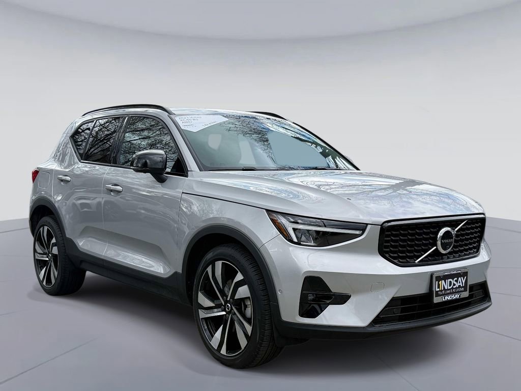 Used 2023 Volvo XC40 B5 Plus w/ Driver Assist Package AWD/4WD image 9