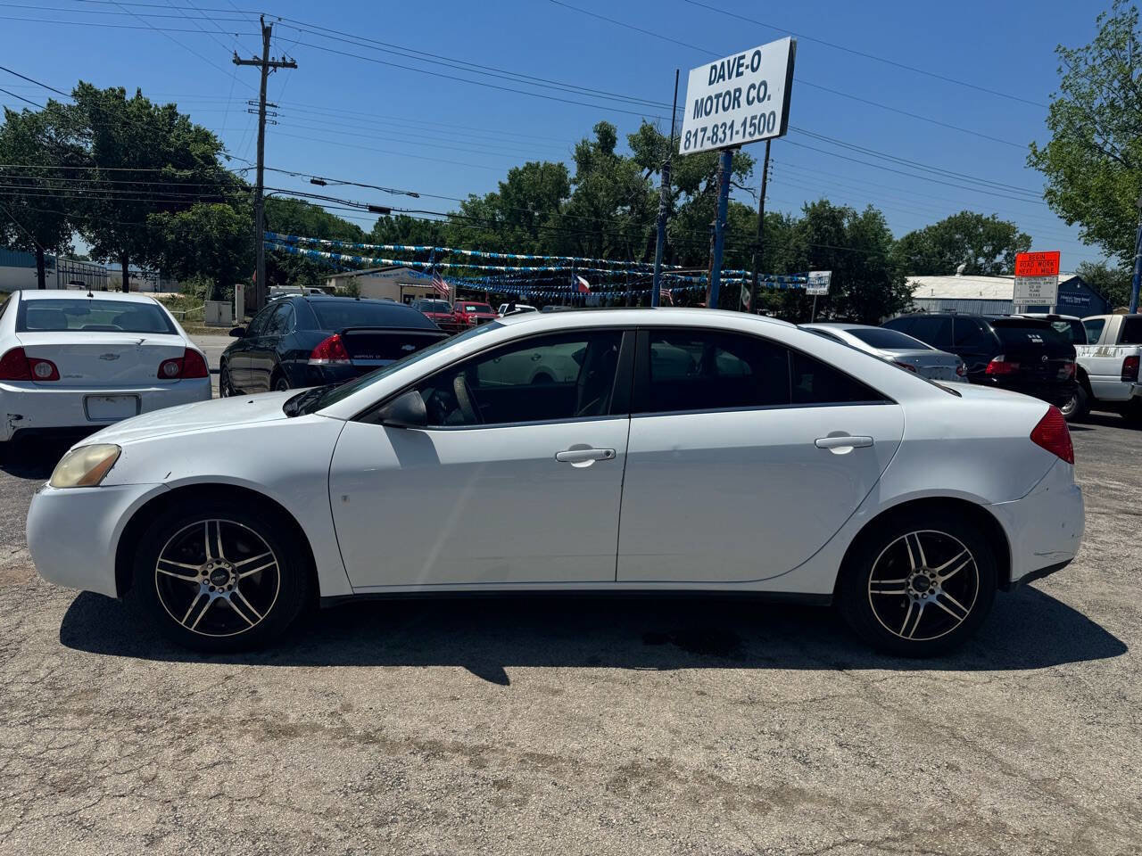 Used 2009 Pontiac G6 Sedan w/ Sun And Sound Package FWD image 2