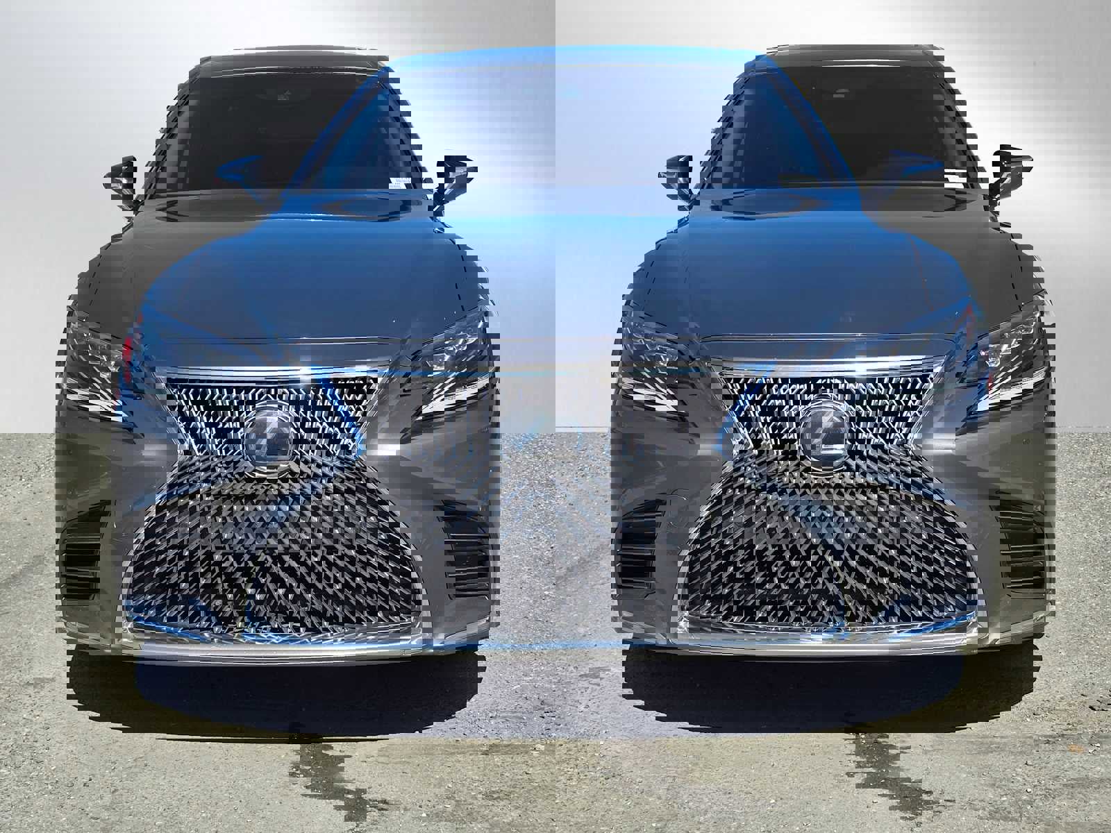 Used 2018 Lexus LS 500 image 2