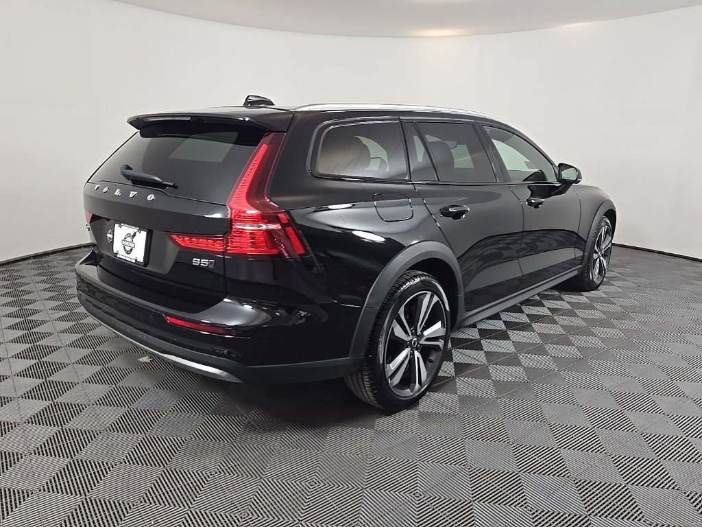Certified 2025 Volvo V60 B5 Cross Country Plus image 6
