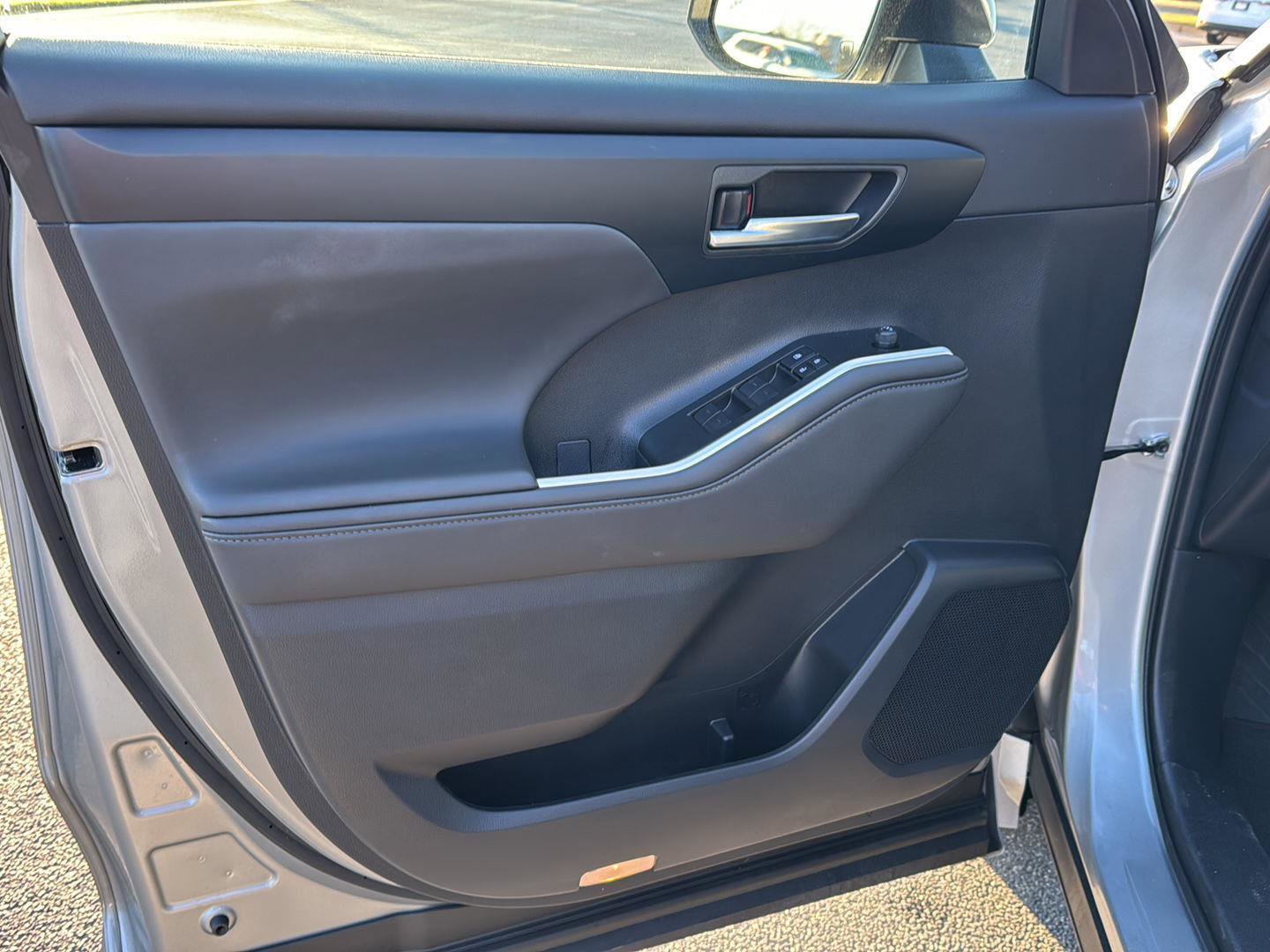 Certified 2025 Toyota Highlander XLE image 14