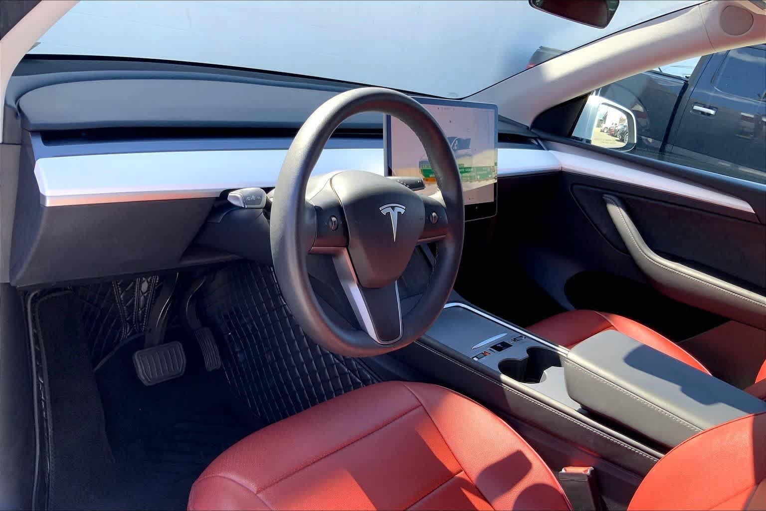 Used 2025 Tesla Model Y Long Range RWD image 2