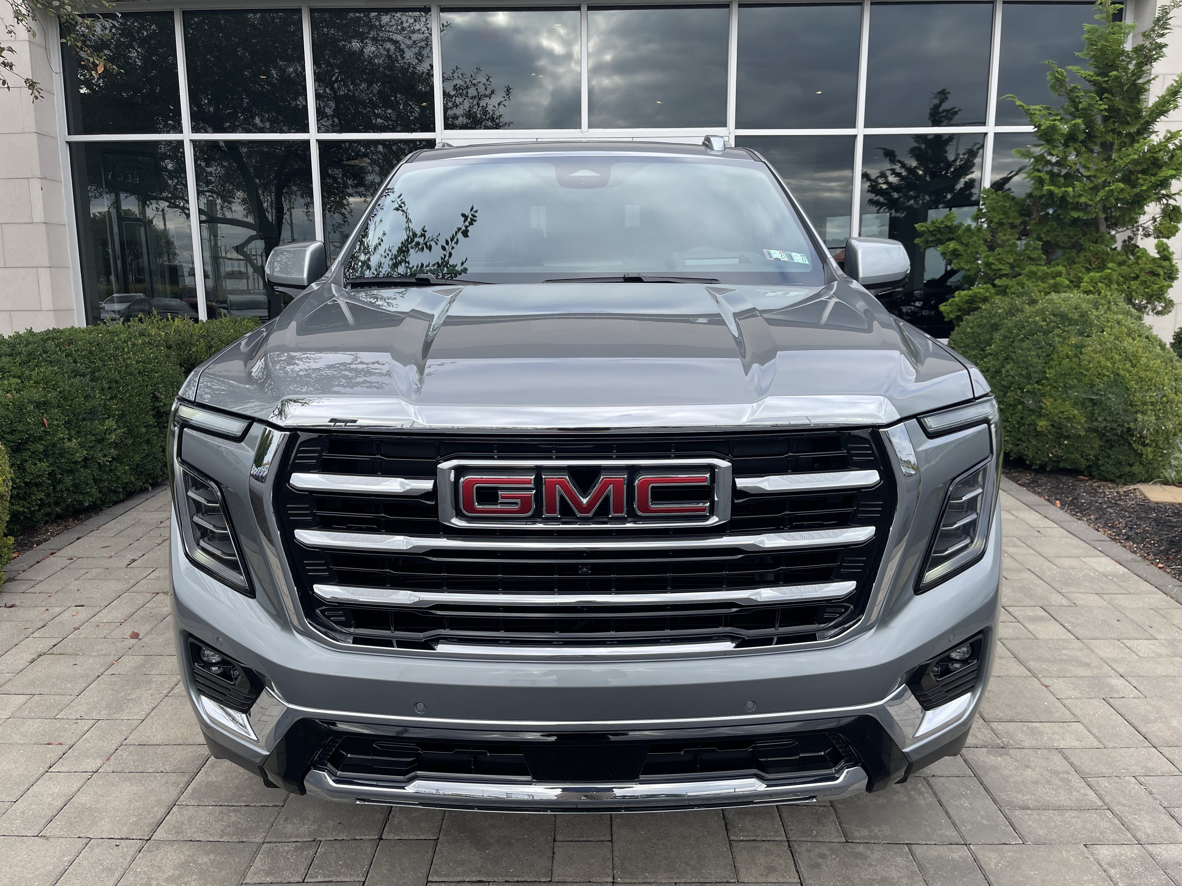 Used 2026 GMC Yukon Elevation w/ Elevation Premium Package AWD/4WD image 2