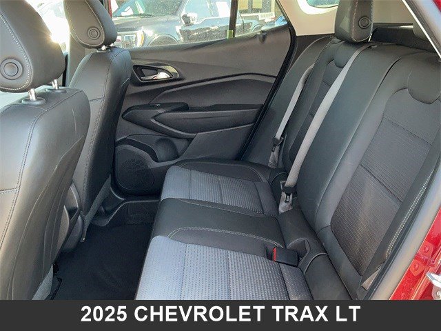 Used 2025 Chevrolet Trax LT w/ LT Convenience Package image 13