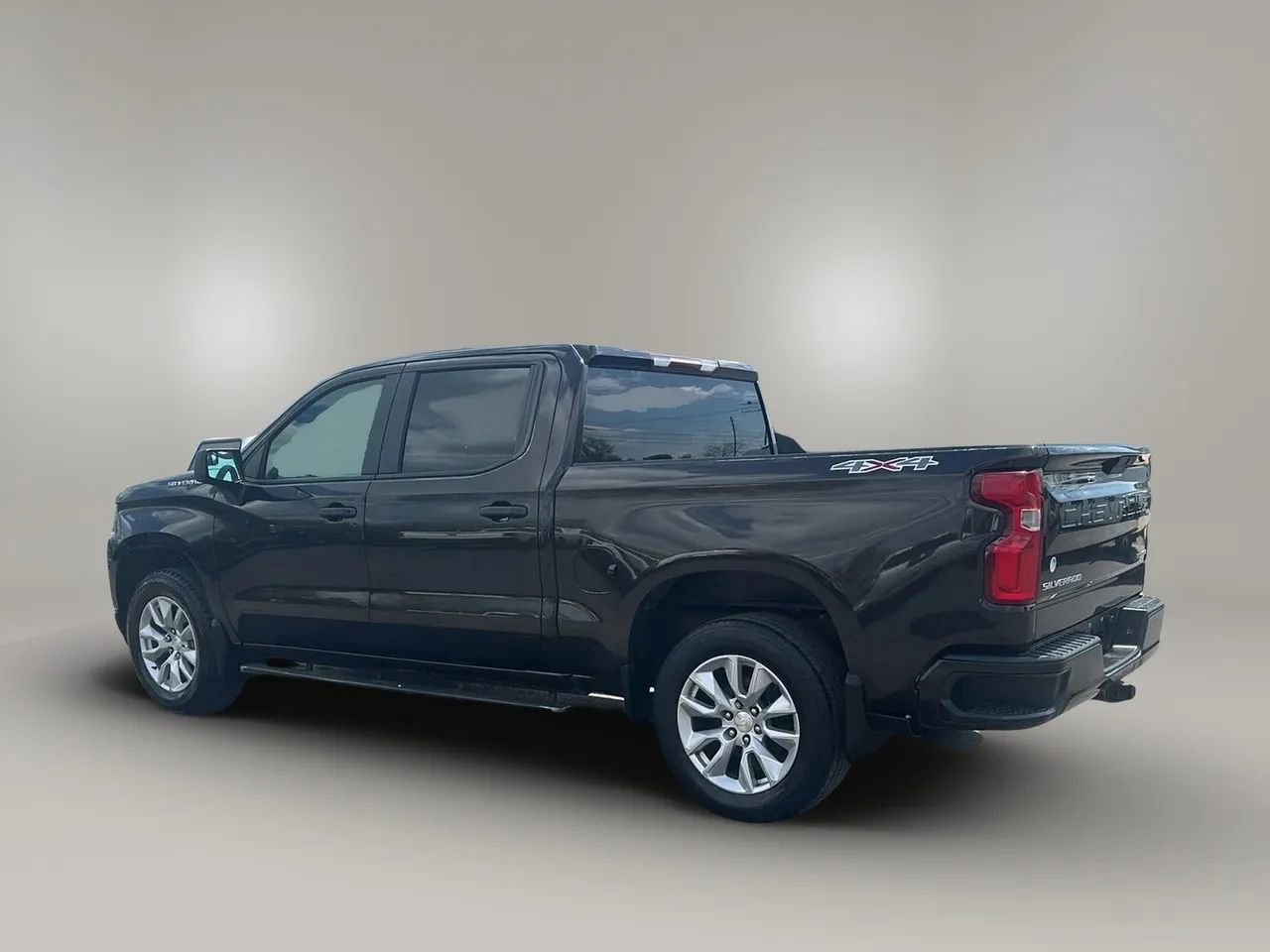 Used 2019 Chevrolet Silverado 1500 Custom w/ Custom Value Package AWD/4WD image 3