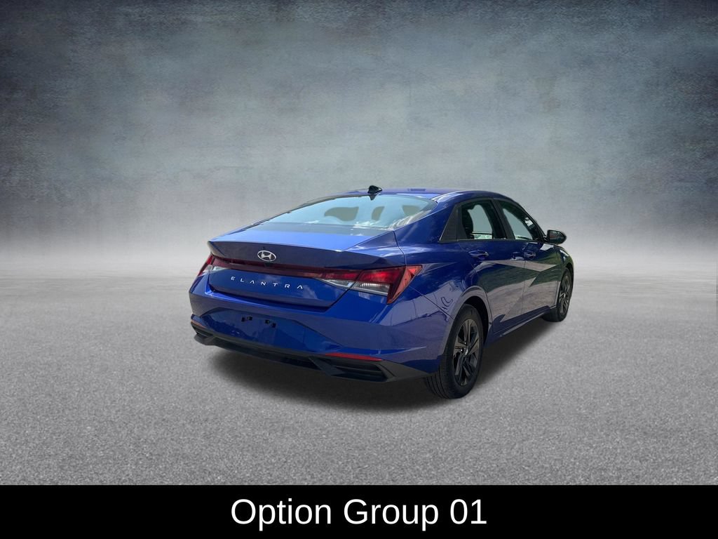 Used 2023 Hyundai Elantra SEL w/ Cargo Package FWD image 6