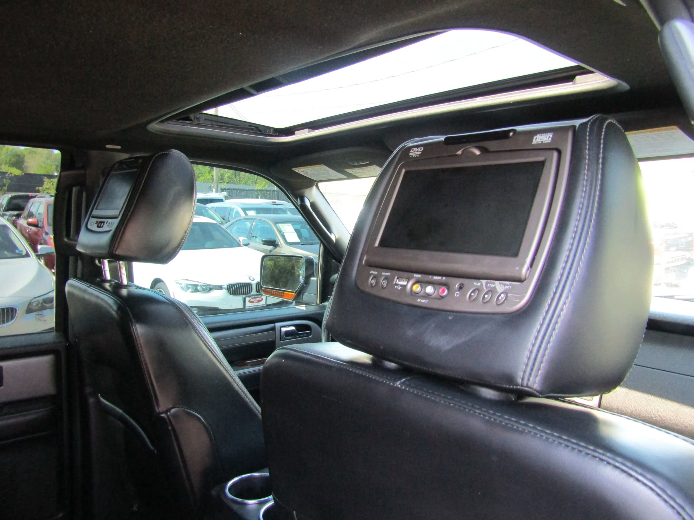 Used 2016 Ford Expedition Platinum AWD/4WD image 25