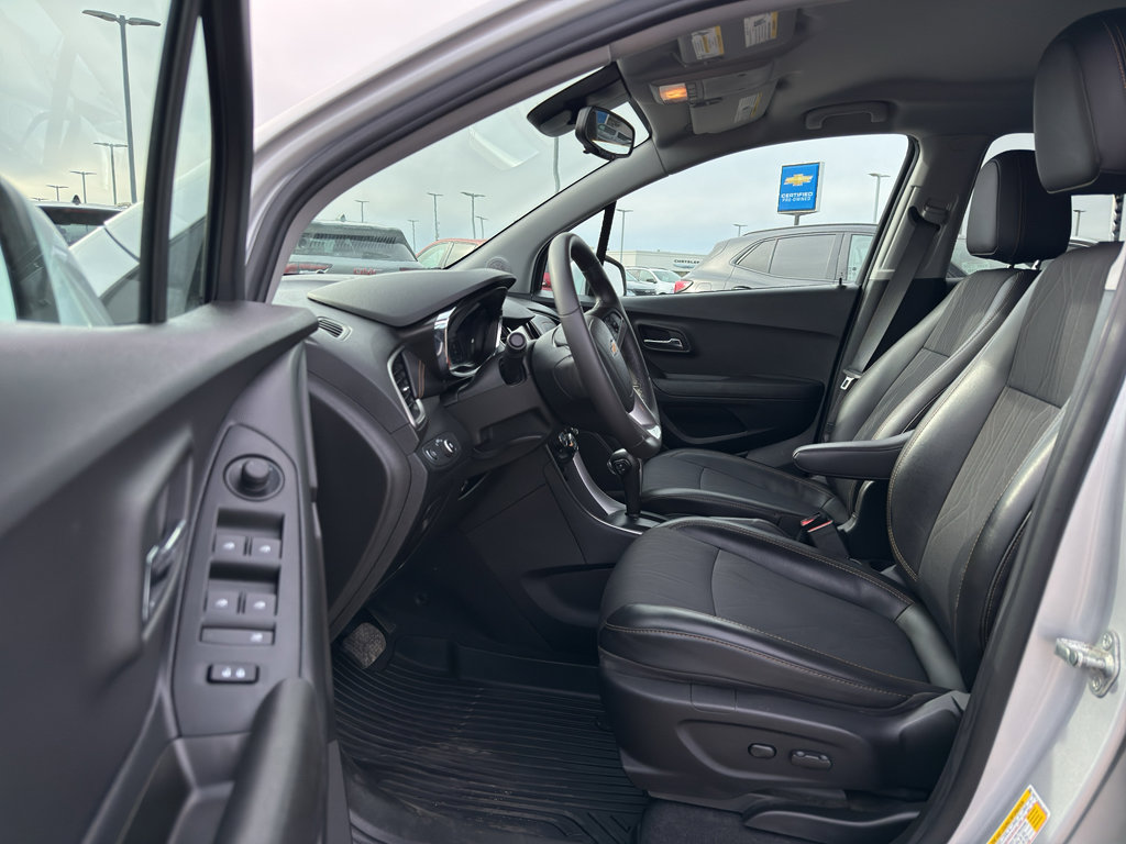 Used 2019 Chevrolet Trax LT w/ LT Convenience Package image 11
