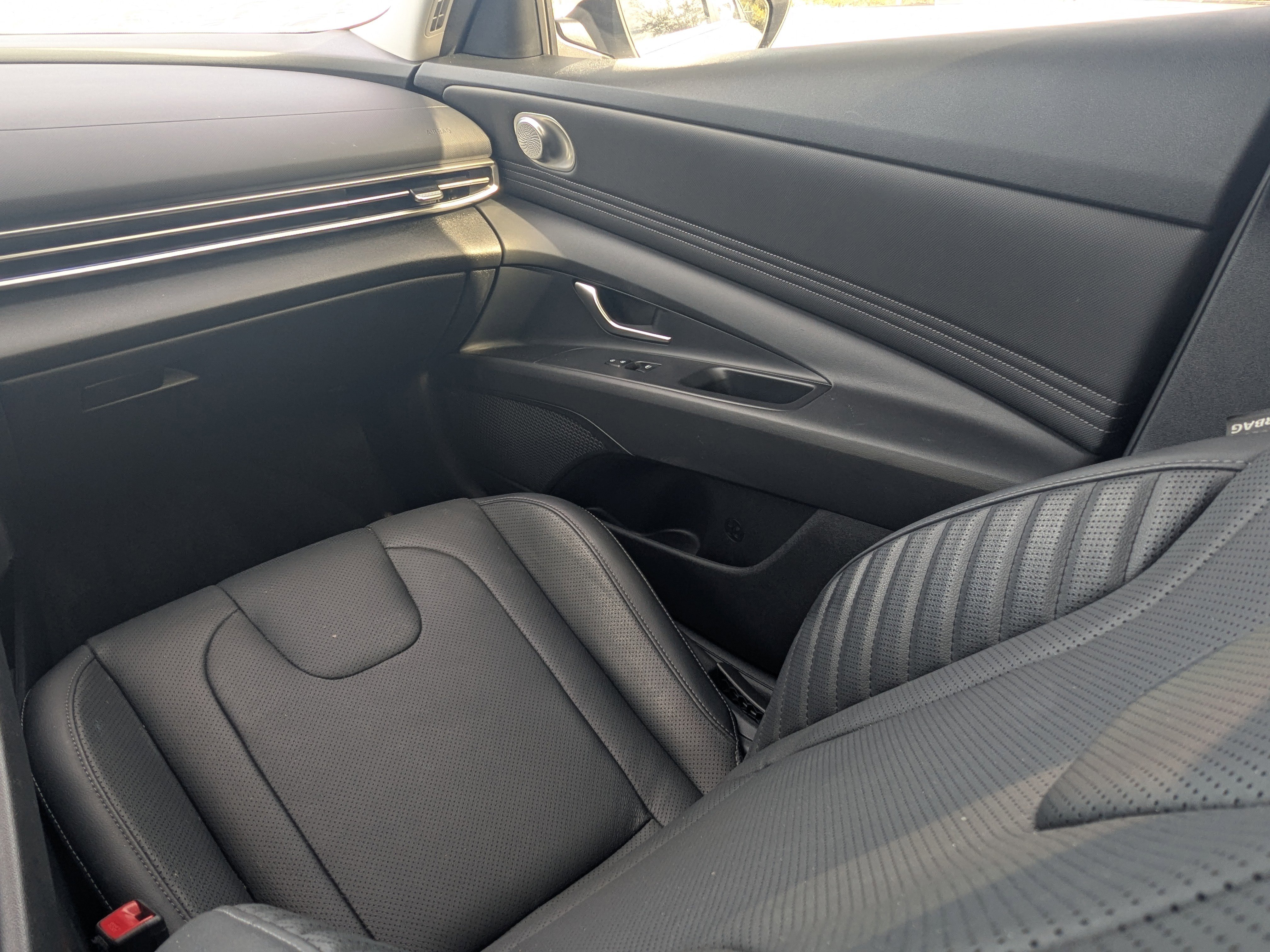 Used 2023 Hyundai Elantra Limited image 19