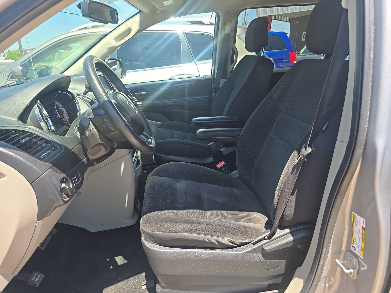 Used 2018 Dodge Grand Caravan SE w/ UConnect Hands-Free Group FWD image 7