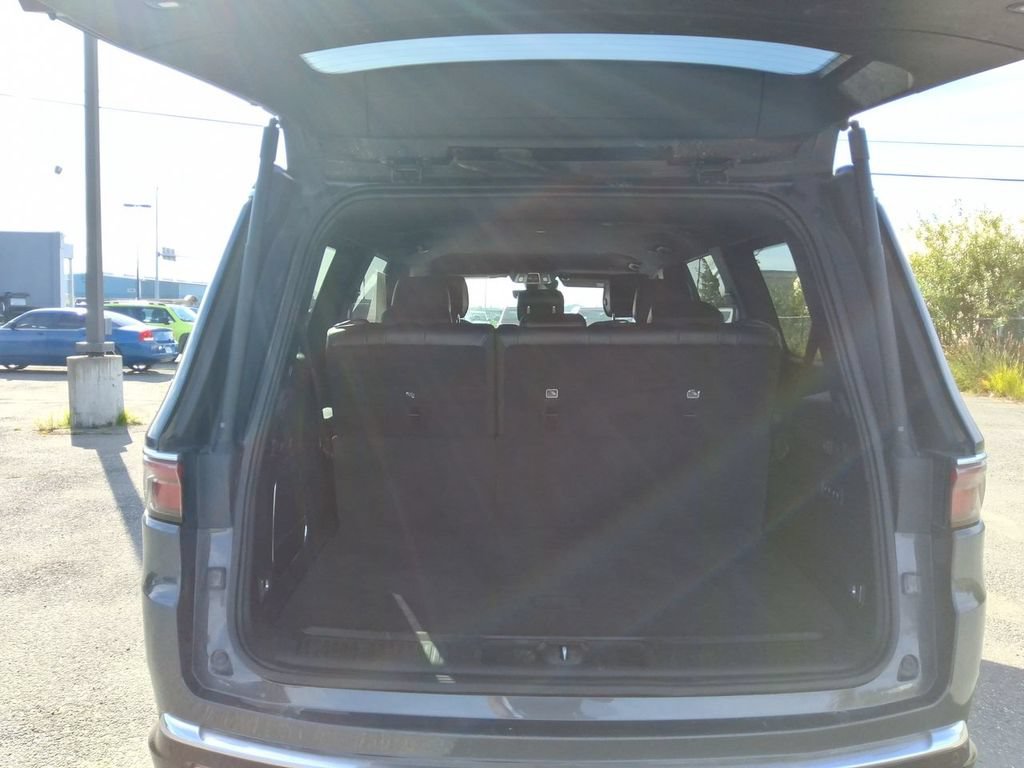 Certified 2025 Jeep Wagoneer Series II w/ 8-Passenger Seating Package AWD/4WD image 11