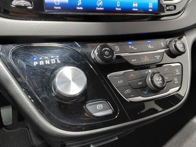 Used 2025 Chrysler Pacifica Select image 34
