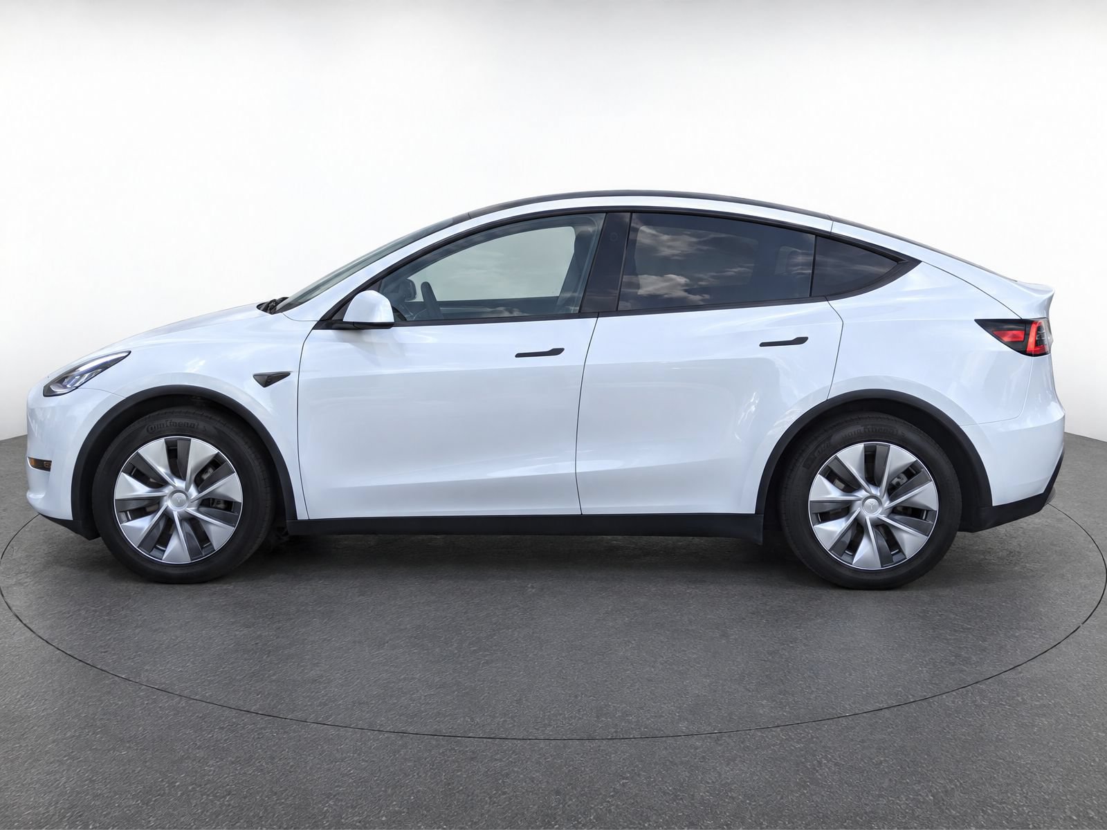 Used 2023 Tesla Model Y AWD image 6