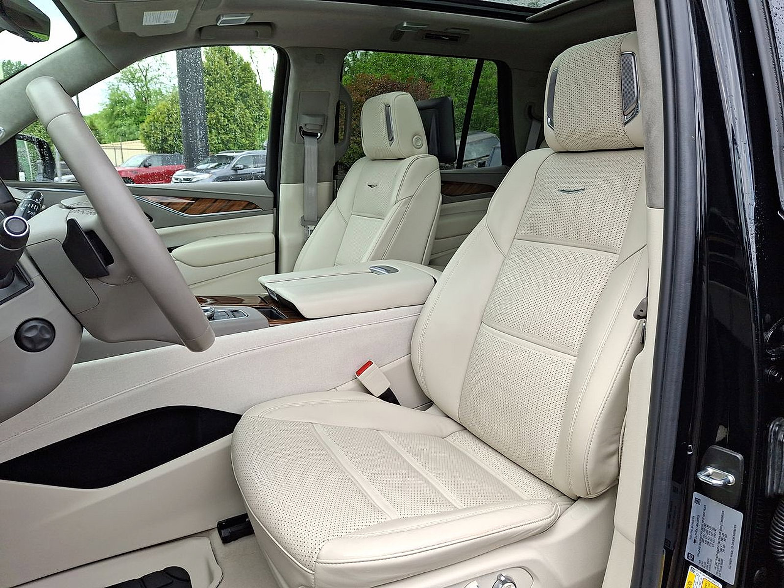 Used 2024 Cadillac Escalade Premium Luxury Platinum AWD/4WD image 17