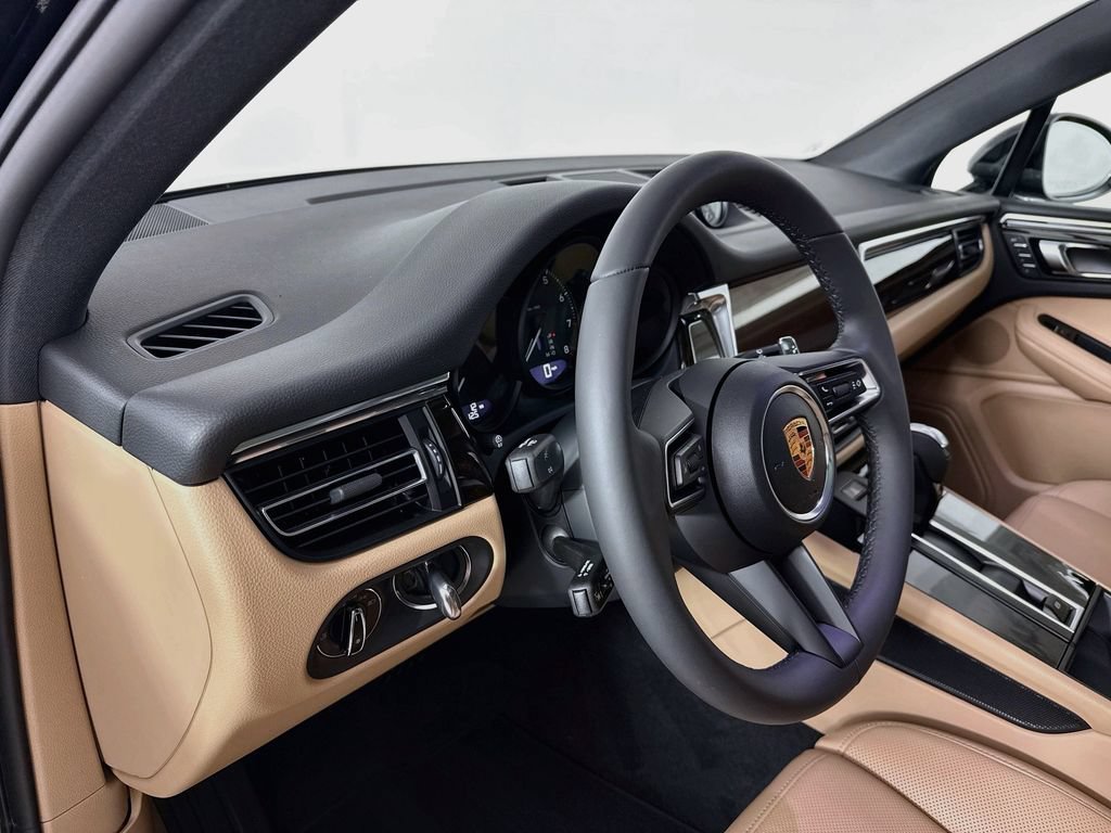 New 2026 Porsche Macan AWD/4WD image 4