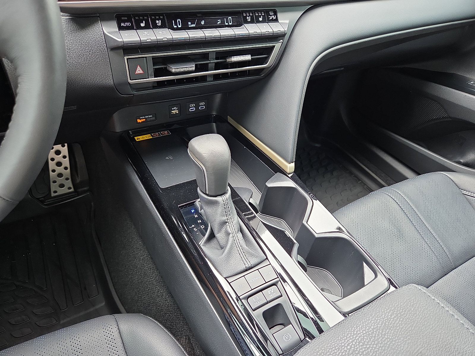Used 2026 Toyota Camry XSE w/ Premium Package FWD image 25