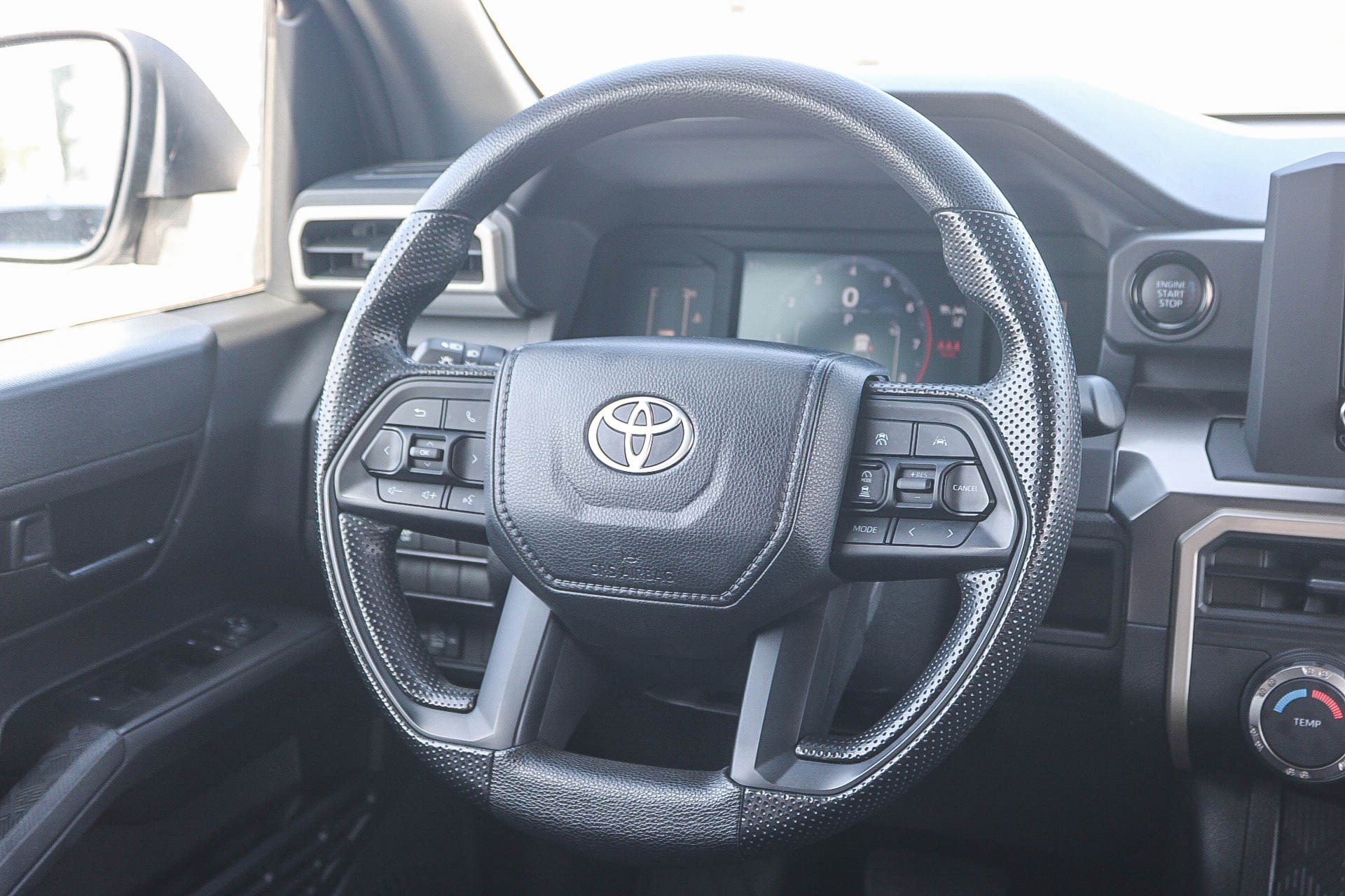 Certified 2025 Toyota Tacoma SR5 AWD/4WD image 16