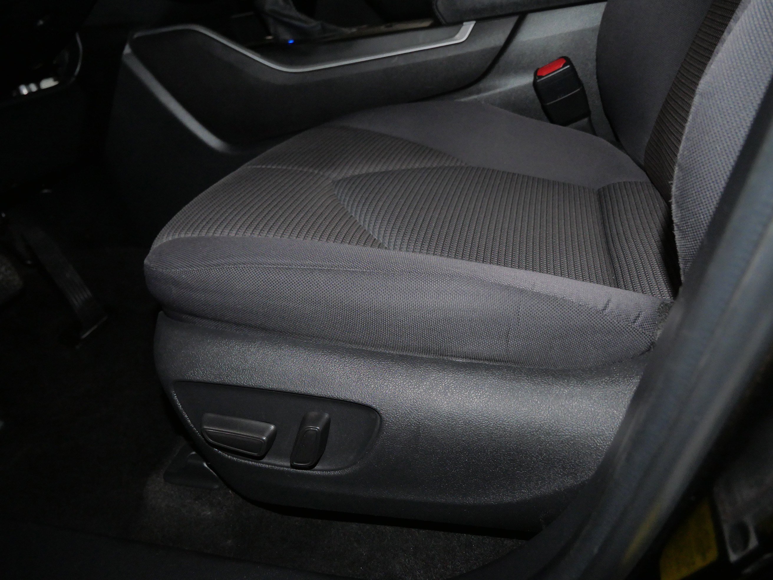 Used 2023 Toyota Highlander LE AWD/4WD image 20