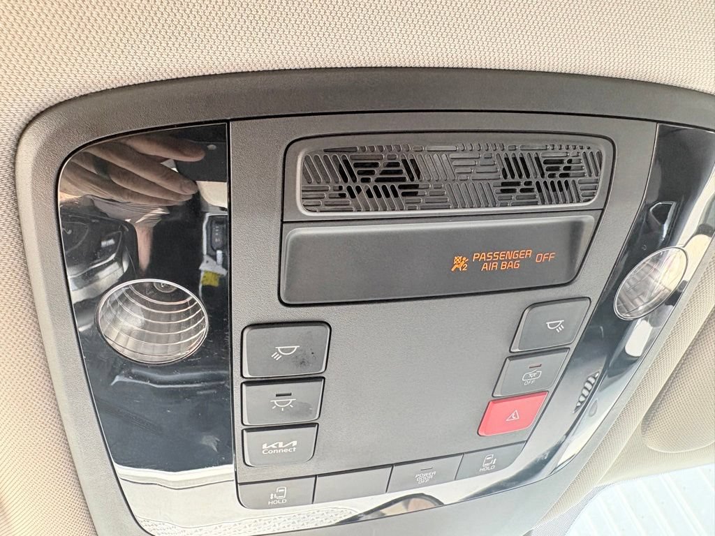 Used 2025 Kia Carnival FWD image 24