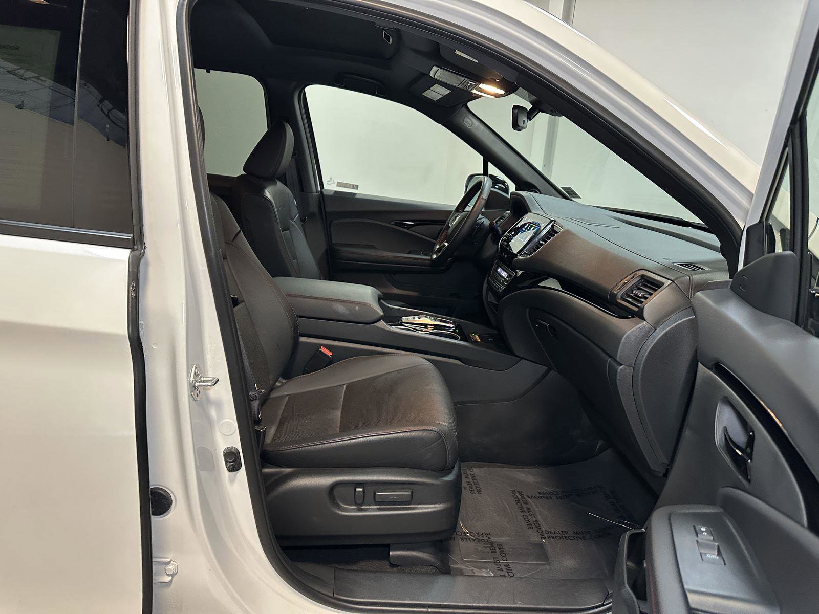 Certified 2024 Honda Passport Black Edition image 39