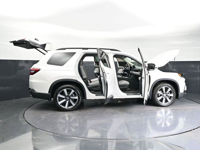 Used 2025 Honda Pilot Touring image 38